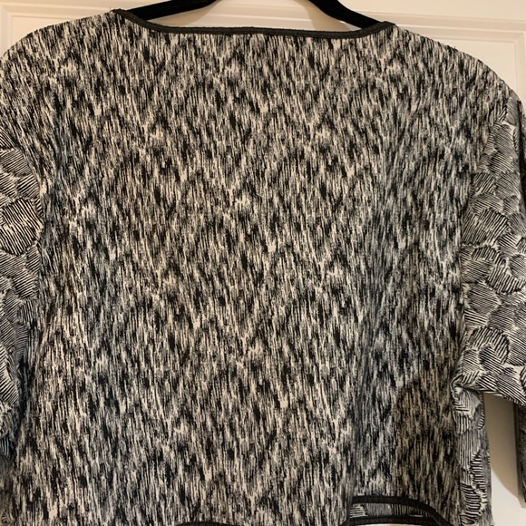 Zara Wide Sleeve Crop Top - Picture 5 of 6